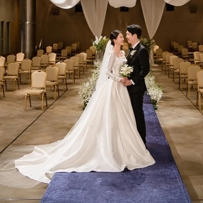 

Long Train Wedding Dresses Full Sleeves Square Neck Ball Gown Modest Satin Bride Dress Custom Made TT406