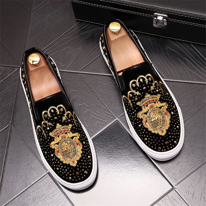 Новое поступление мужские Вышитые Мокасины красные розовые туфли для курения