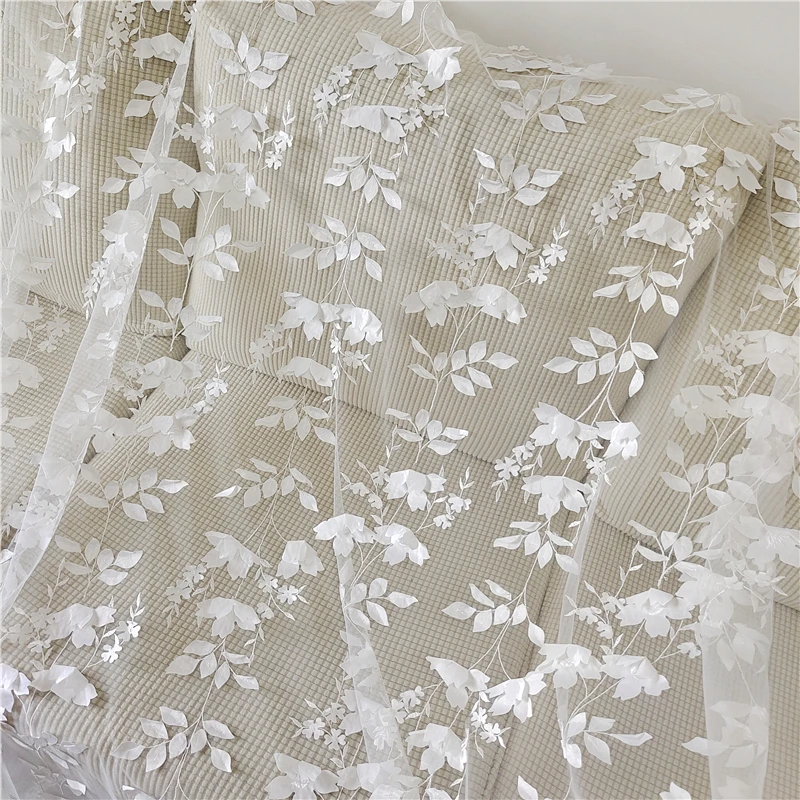 

Новинка, Белая Летняя одежда с трехмерными цветами, кружевная ткань для свадебного платья, сетчатая ткань с 3D вышивкой