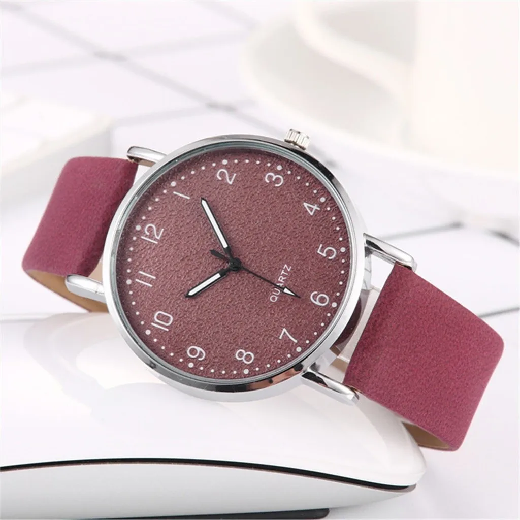 Женские повседневные простые часы с кожаным ремешком серебристые кварцевые