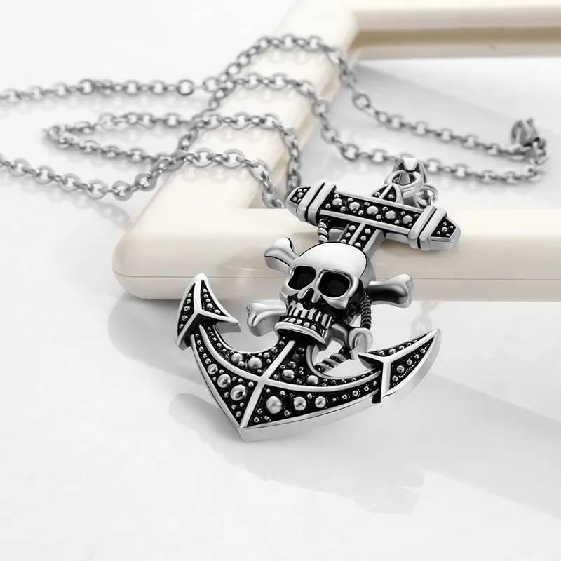 

New Fashion Exquisite Pirate Skull Shape Pendant Necklace Male Anniversary Party Party Banquet Jewelry Jewelry Wholesale