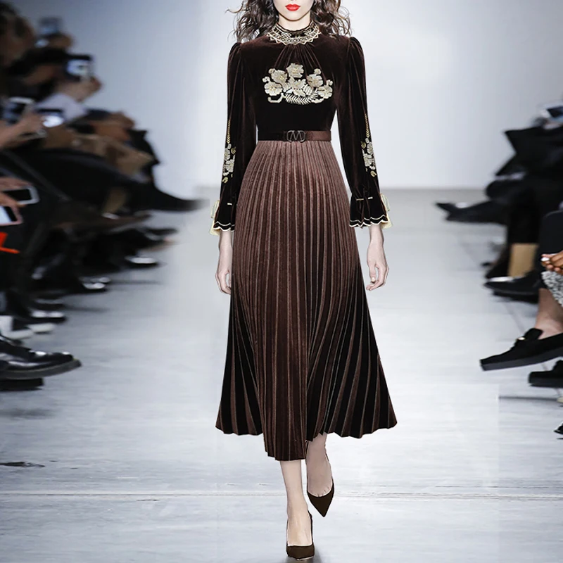 

Fashion Runway 2021 Autumn Velvet Dress Women New Design Vintage Embroidery Flare Sleeve Pleated XXXL Long Dresses