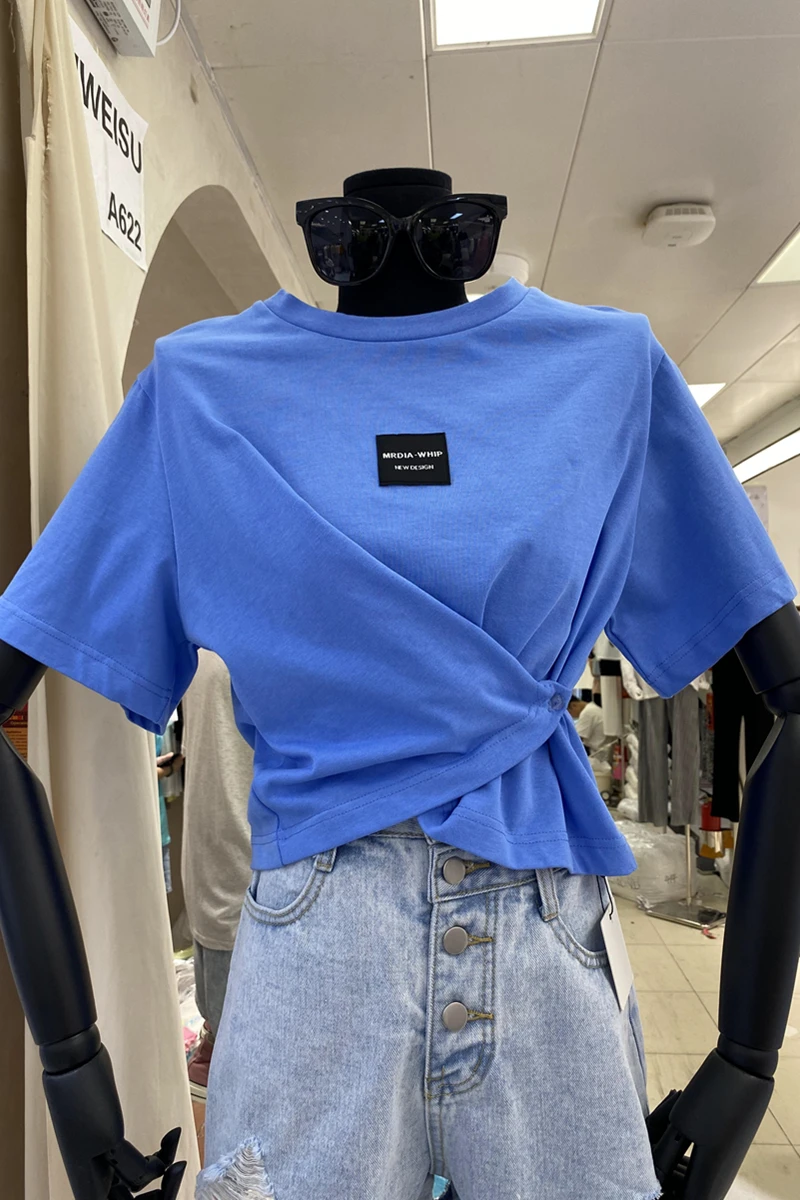 

2021 Summer Cross Buckle Letter Labeling Round Neck Short Sleeve Top Solid Color Casual T-shirt for Women Casual Style