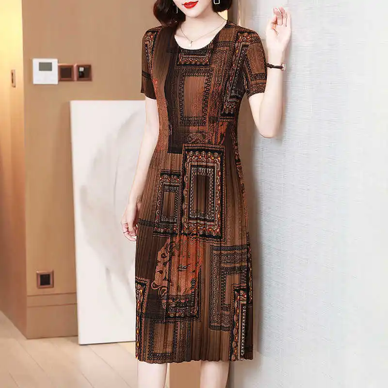 

LANMREM Pleated Printed Dress For Women 2021 Summer Round Neck Short Sleeve Retro Casual Dresses Clothing Gifts For Mom 2D3992