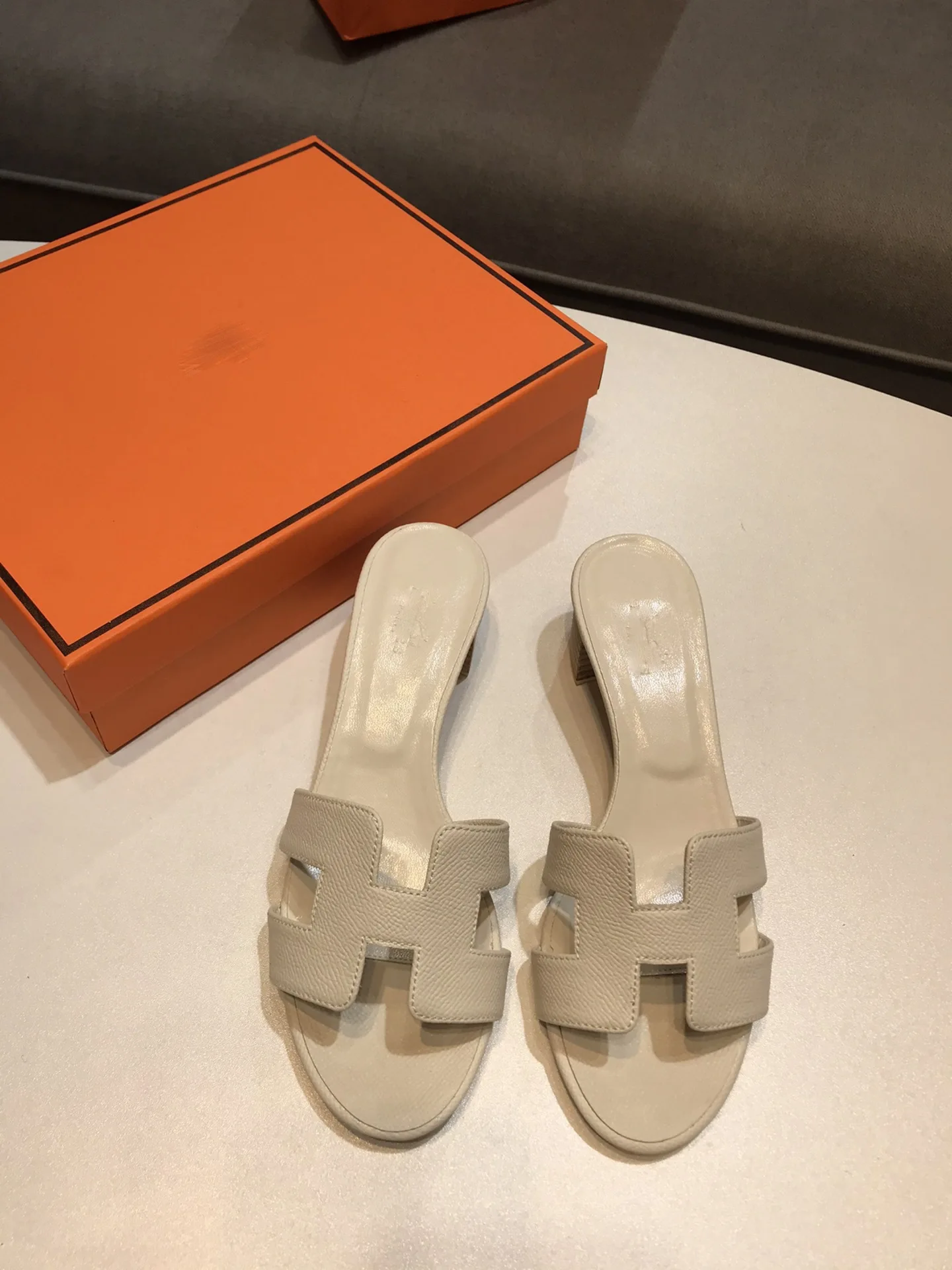 

2021 new slippers with fashionable leather high-heeled fairy flip outdoor middle heeled slippers