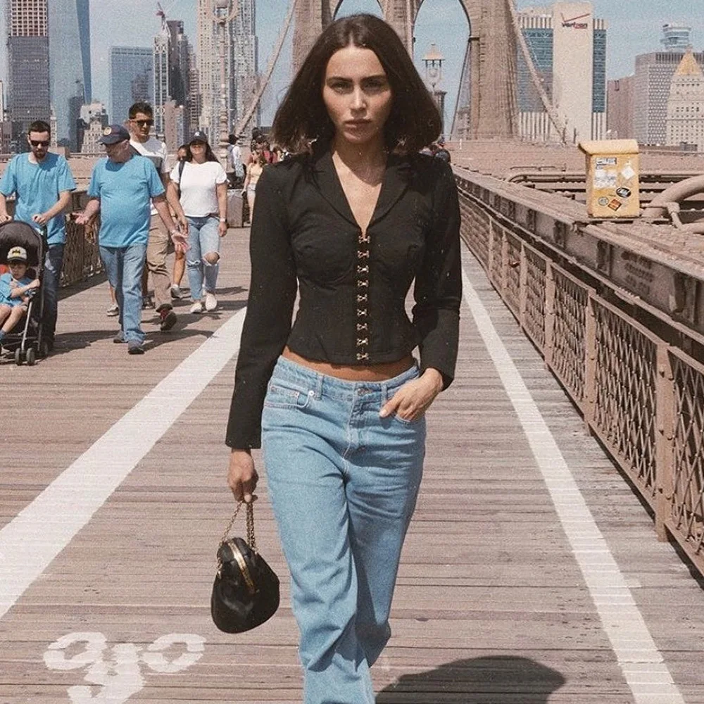 Винтажная трикотажная укороченная футболка с металлическими пуговицами