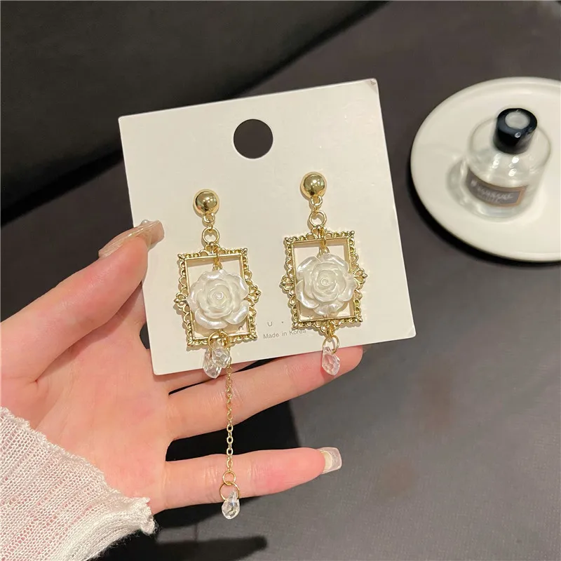 

High Vintage Flowers Korean Clip on Earrings Geometric Asymmetric Crystal Womens Earrings