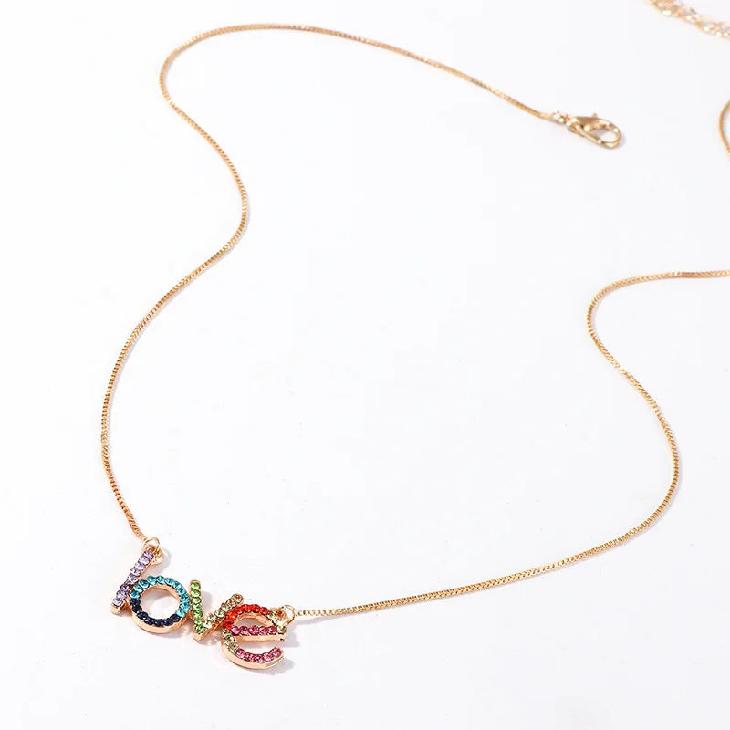 

2021 оптовая продажа, модное простое ожерелье с надписью Love с цветными бриллиантами, подвеска, цепочка до ключиц для женщин, подарок для девуш...