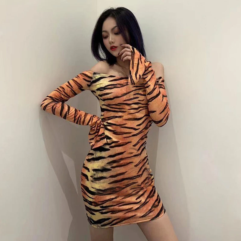 Сексуальное женское платье с длинным рукавом и изображением тигра на плечах