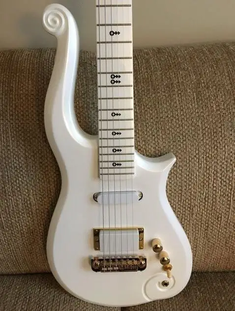 

Special Scroll Horn Diamond Series Prince Cloud Apline White Electric Guitar Alder Body, Maple Neck, Black Symbol Inlay In stock