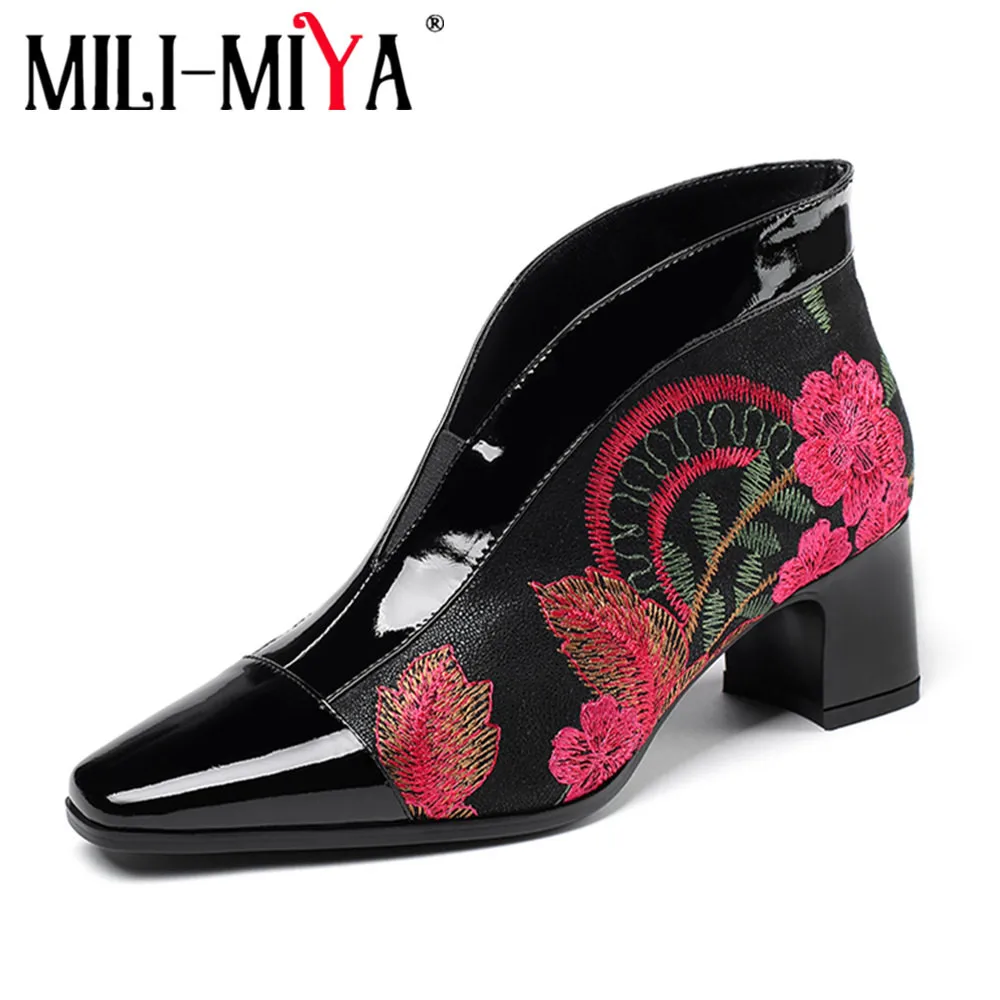 

Ботильоны женские из натуральной кожи, с цветочной вышивкой, на квадратном каблуке, с острым носком, без застежки, теплая зимняя обувь, MILI-MIYA