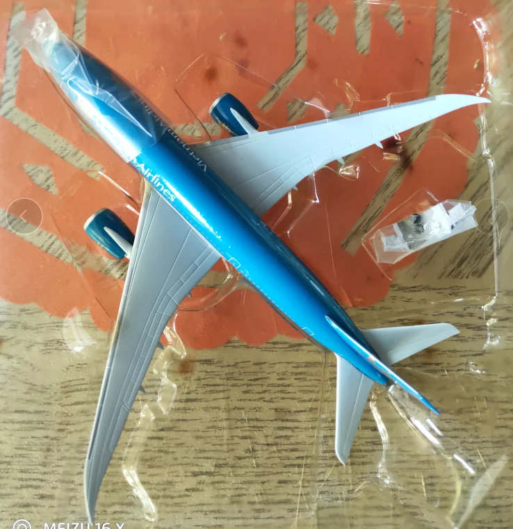 

Special offer at a loss! Veyron 56129 1/400 Vietnam Airlines 787-8 metal bracket fuselage rash