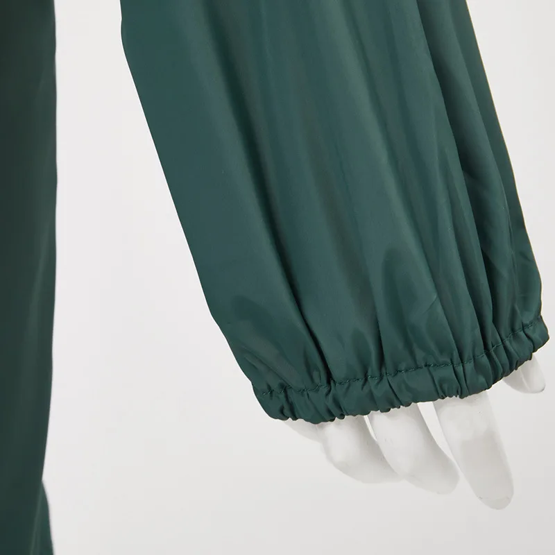 Женская непромокаемая ветровка с капюшоном приталенная Длинная для занятий