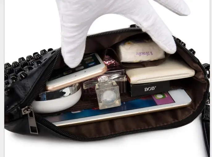 2020 New European and American Trend Handbag Personality V-shaped Studded Shoulder Messenger Bag Women | Багаж и сумки