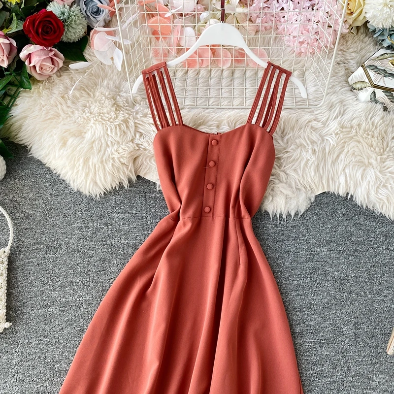 В винтажном стиле в Бохо 2021 и сексуальными тоненькими лямками средней длины