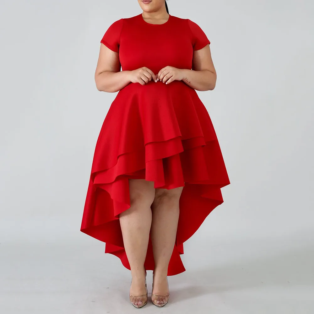 Женское платье большого размера розовое асимметричное с низким слоем оборками