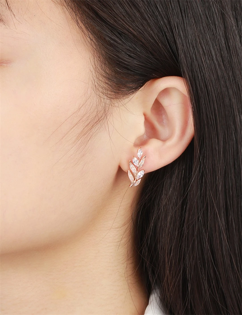 Милые серьги-гвоздики цвета розового золота с фианитами для женщин и девушек