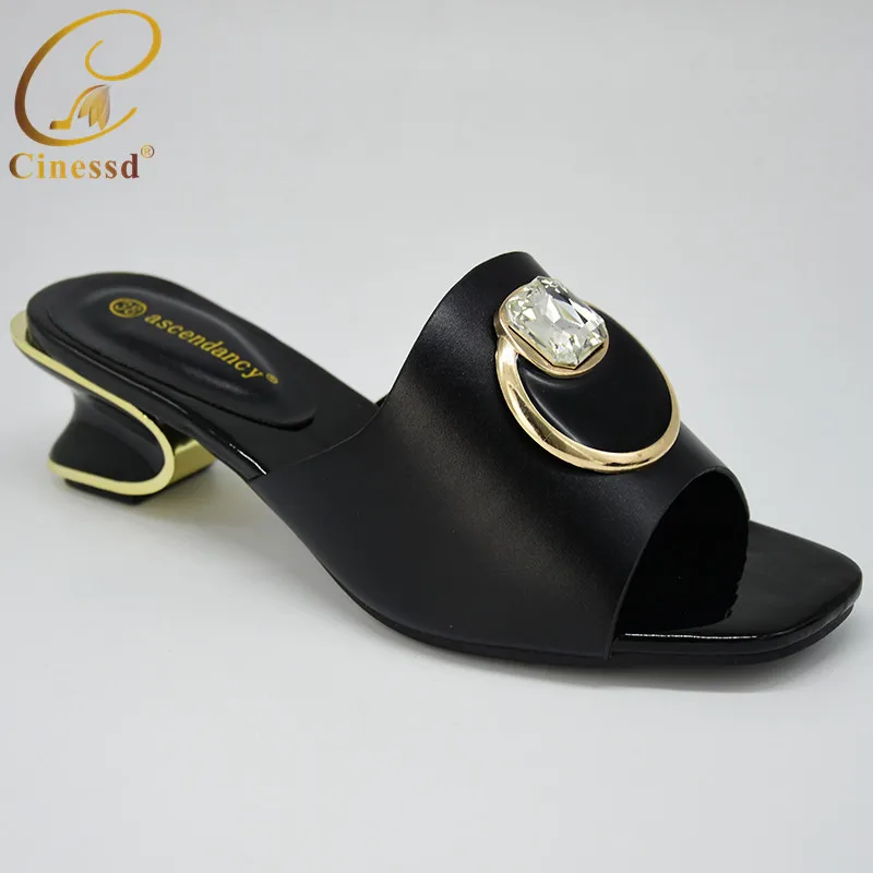 

Women's Shoes
