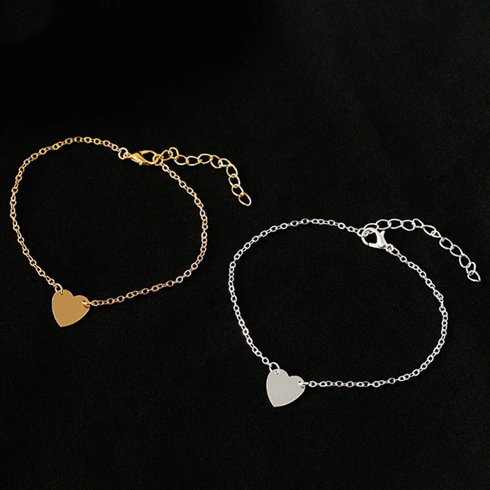 Для женщин браслет минималистский с амулетами подвесками любовных сердечек
