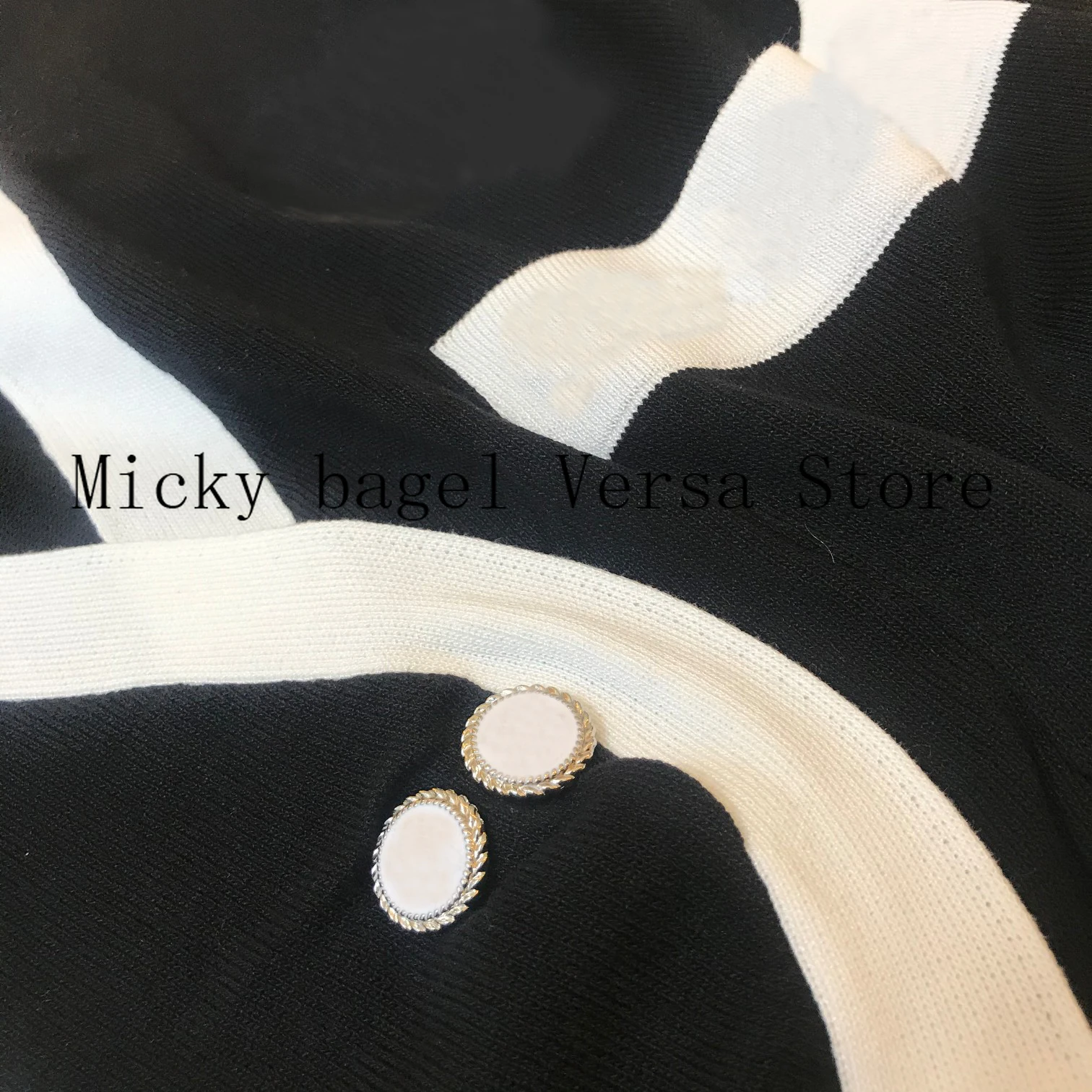 

2021 luxury brand letter embroidery fashion women's top temperament V-neck versatile loose single breasted long sleeve cardigan