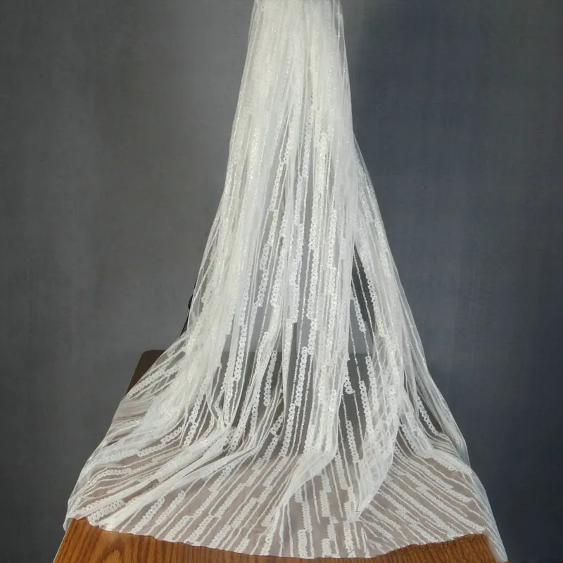 Модная белая кружевная ткань с блестками Цветочная вышивка свадебная для