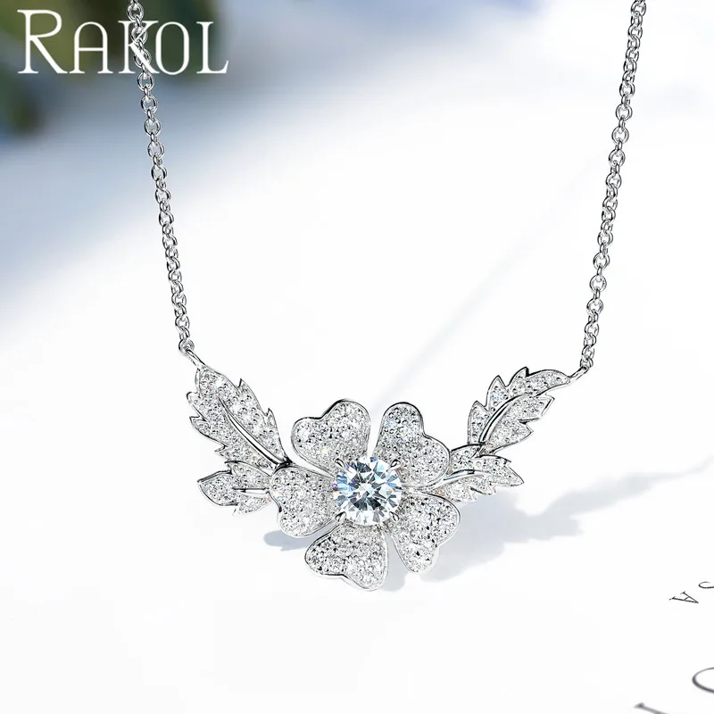 

RAKOL Creative Pendant with Smile Flower Necklace Cupronickel Ladies Clavicle Chain Fashion Zircon Jewelry for Gift ZNL042