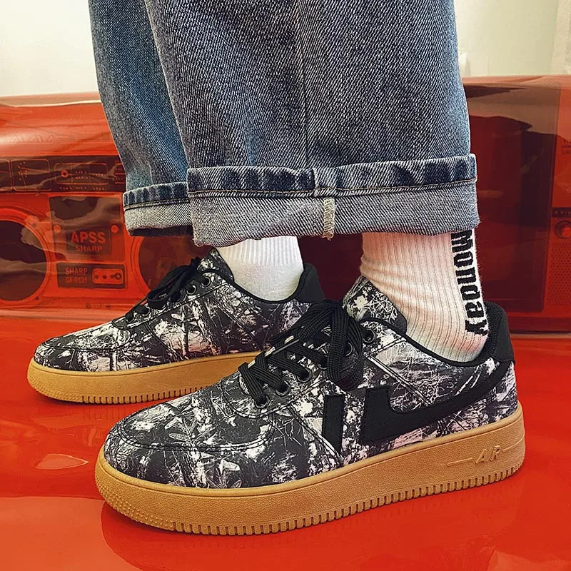 

Men Sports Shoes Low-Top Street Dance Shoes Lightweight And Comfortable Walking Shoes Outdoor Fashion Men's Skateboard Shoes