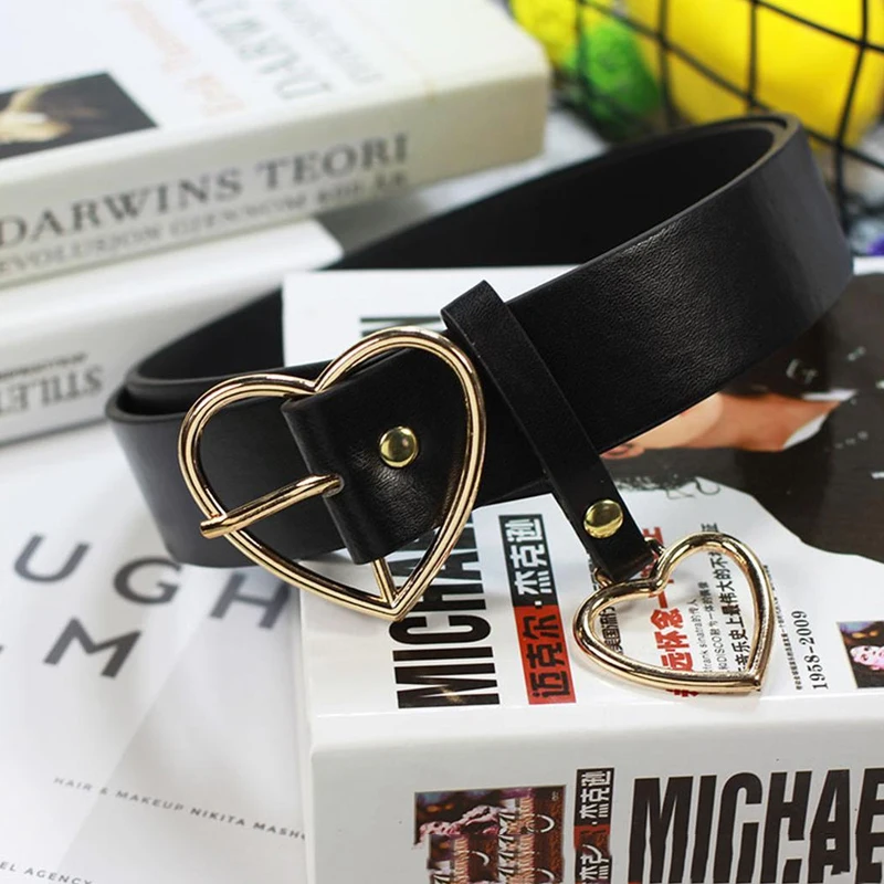 Женский кожаный ремень в стиле Харадзюку черный с сердечками из серебристого
