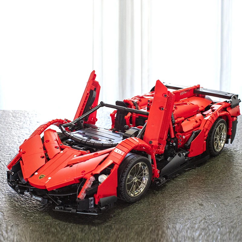 Фотообои с мотором и светильник Кими блоками для сборки автомобиля