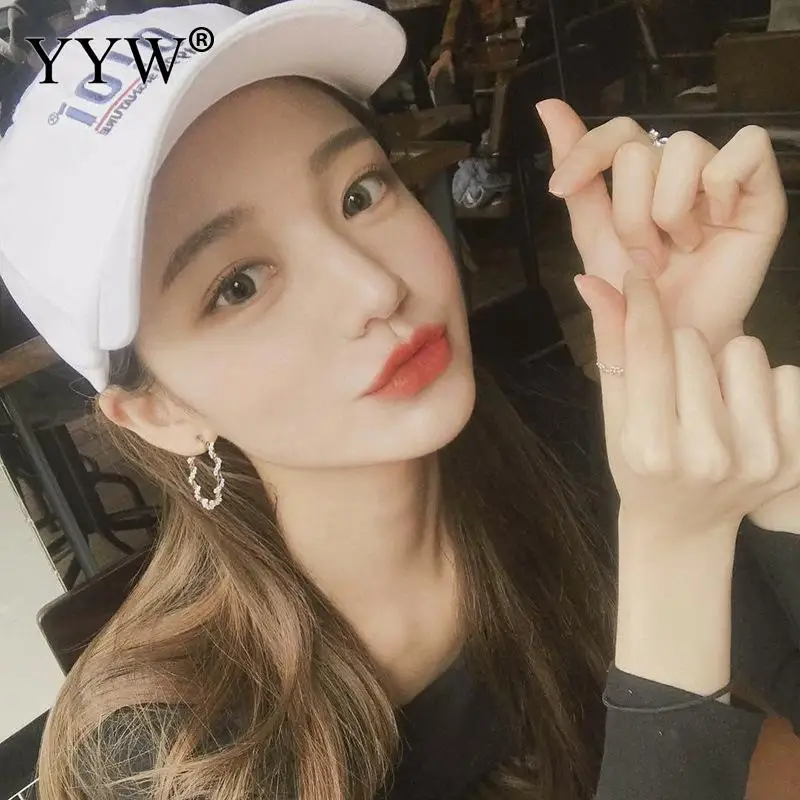 

Glue Pearl Hoop Earrings European And American Exaggerated Earrings Fashion All-Match Earrings For Woman Daily Wear Or Matching