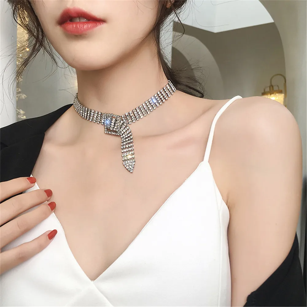 

Rhinestone Buckle Clavicle Chain Jewelry Trendy Bracelet On Hand Temperament Female Korean Version Simple Personality Jewelry