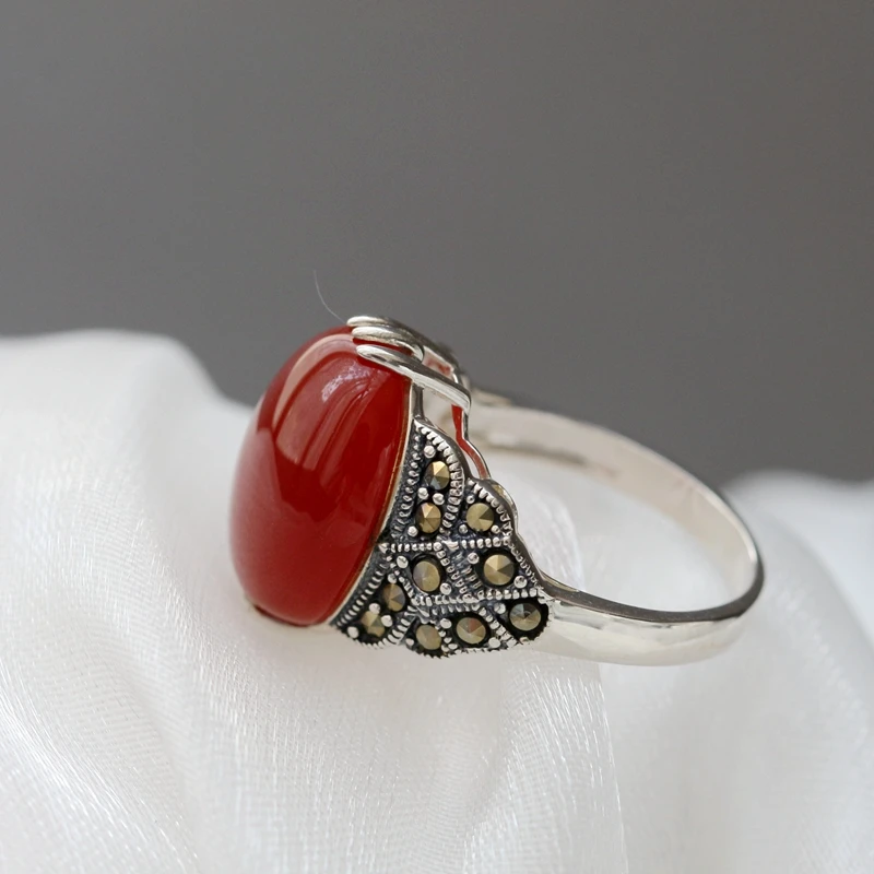 Оригинальные Серебряные кольца инкрустированные натуральным красным агатом