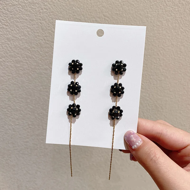 

Korean White Black Beaded Flower Long Earrings For Women 2020 New Jewelry Elegant Pendientes Wholesale