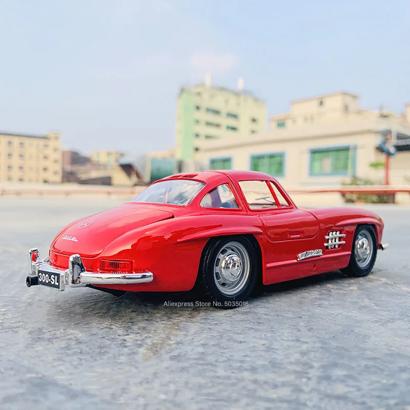 Модель автомобиля Mercedes 300 SL