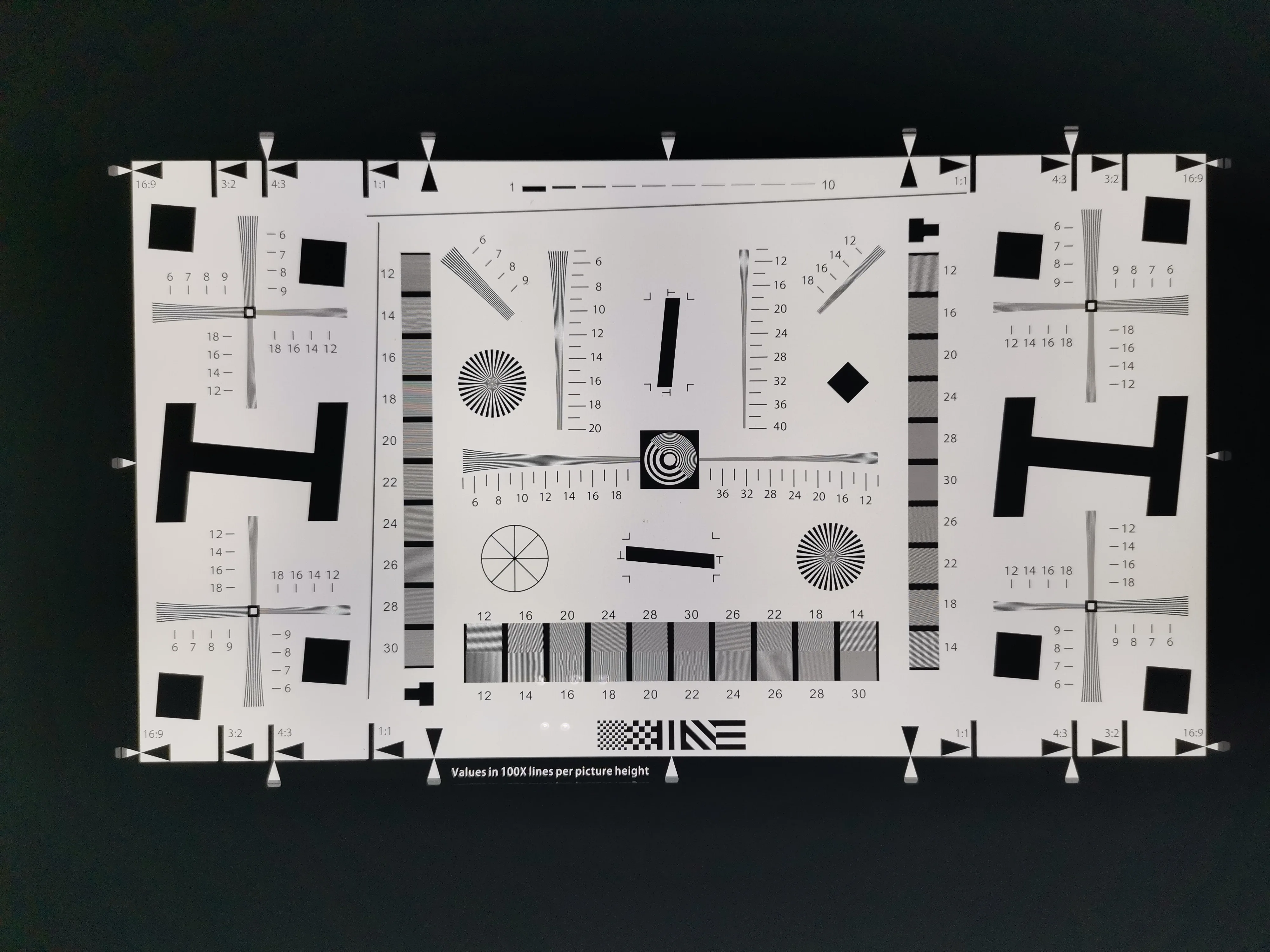 

360*280mm Transmissive ISO 12233 Frame mounting D280 specification 16:9 Test Chart Can Be Customized Resolution test card
