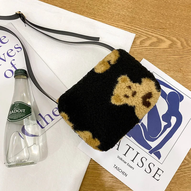 

womens hands 2021 new autumn and winter single shoulder crossbar hairy fashion leisure trend small satchel women's bag purses