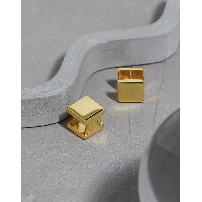 Серьги-кольца квадратные женские из серебра 925 пробы с позолотой 18 карат |