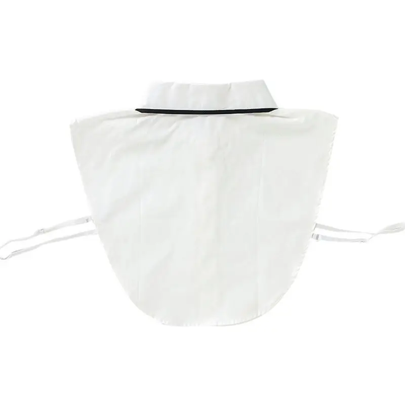 Женский зимний свитер с черными краями круглым отворотом и ложным воротником