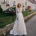 Кружевное свадебное платье цвета шампанского с V-образным вырезом