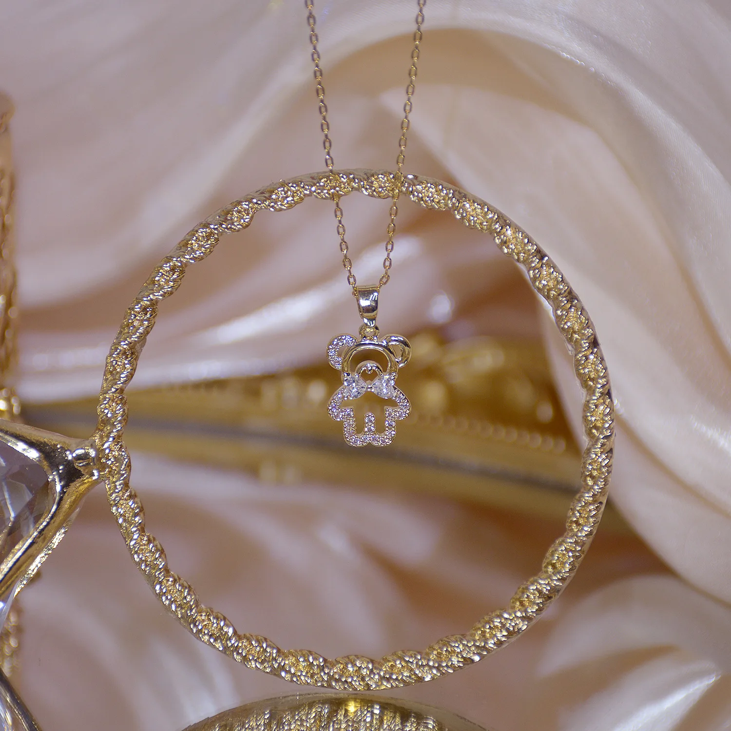 

Luxury Cute Temperament Bear Pendant Necklace for Women Shiny Zircon Plating Party Jewelry Accessories Gift 2021 New