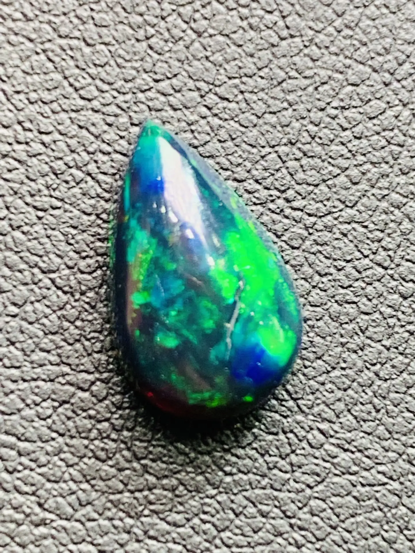 Pure natural opal 2-4 carats Can be inlaid with rings or pendants green blue Drop shape accessories gemstone jewelry bijoux taki