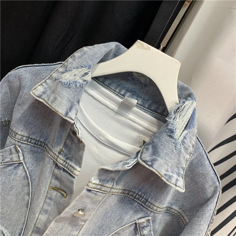 Женская короткая джинсовая куртка свободная в стиле ретро с дырками и завязками