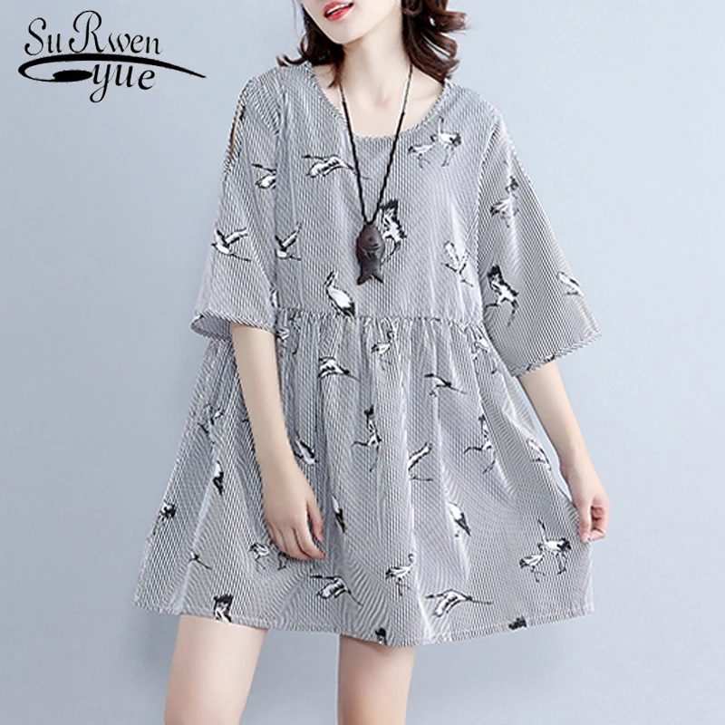 Женское шифоновое платье в полоску свободное летнее с рукавом до локтя и круглым