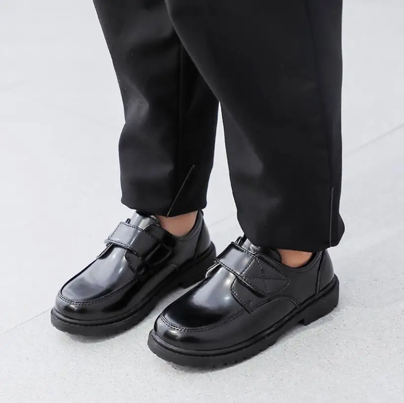 Новая модная обувь для маленьких мальчиков Повседневная из лакированной кожи