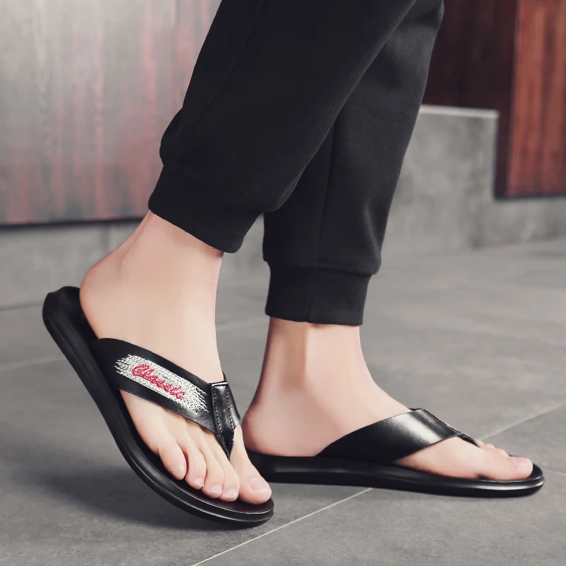 

New 2021 Indoor Slippers Bathroom Light Men Breathable Men's Sandals Soft Shoes Wear-resistant For Brand Fashion Designer