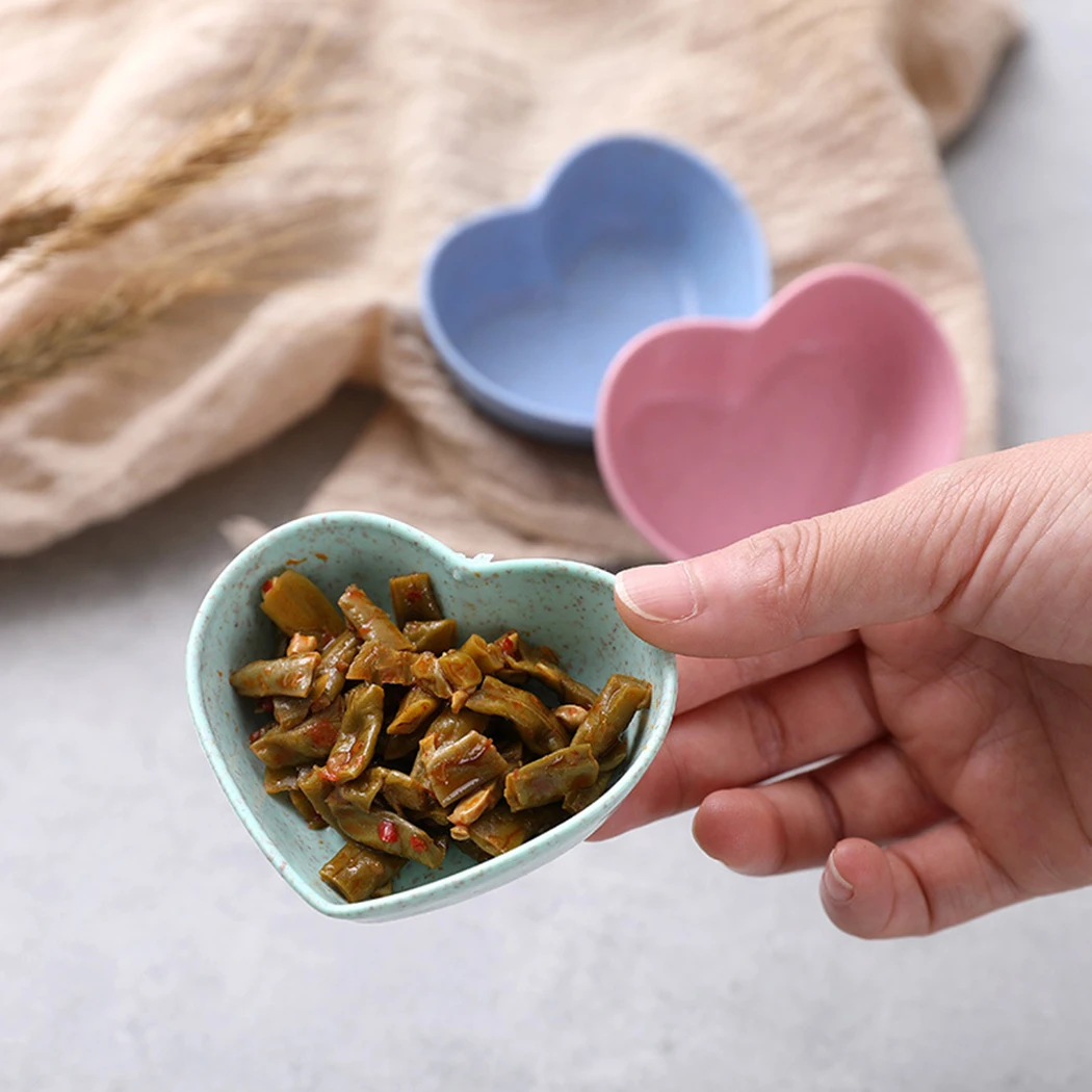 

3Pcs Mini Cute Love Shape Wheat Straw Bowl Vinegar Seasoning Solid Soybean Dish Sauce Salt Snack Small Plate Kitchen Supplies