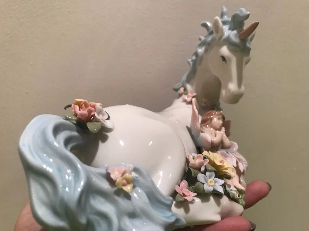 

AMERICAN TRADITIONAL CERAMIC BEAUTIFUL UNICORN MUSIC BOX BIRTHDAY GIFT WEDDING ORNAMENTS