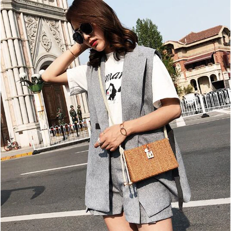 

2021 New Handmade Straw Shoulder Summer Women's Woven Rattan Bag Vintage Beach Cross Body Bag Female Lock Handbag with Flowers