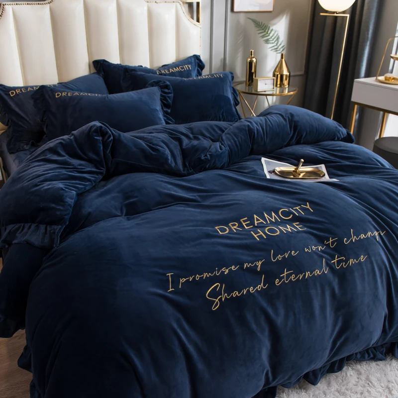 

Korean Milk Crystal Velvet 4-piece Set Winter Thickened Warm Quilt Cover Double-sided Coral Flannel Bed 3-piece Set