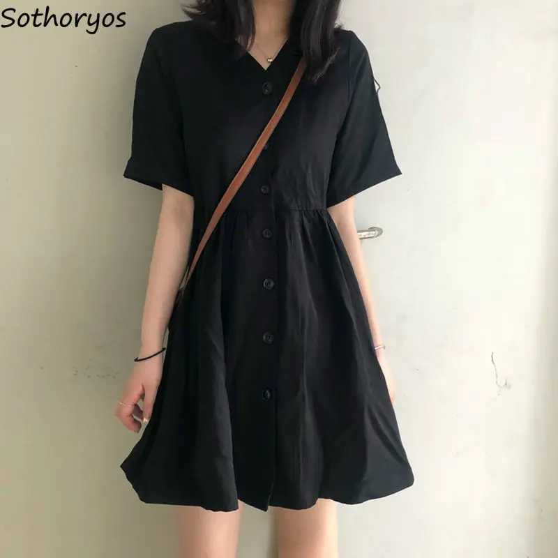 

Платье женское ТРАПЕЦИЕВИДНОЕ с коротким рукавом и V-образным вырезом